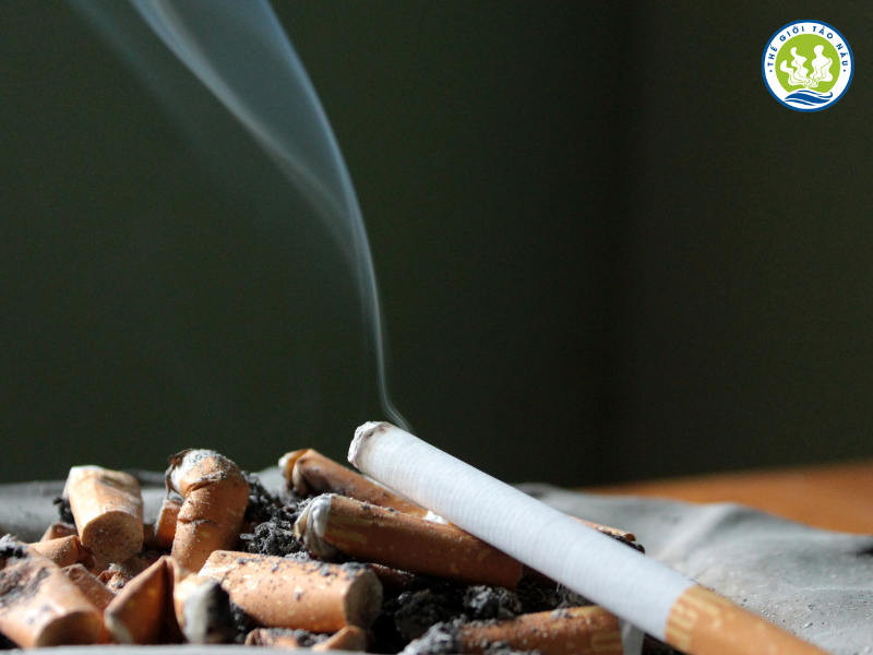 Hút thuốc lá và tiêu thụ nhiều rượu được xem là những yếu tố chủ yếu đối với ung thư vòm họng